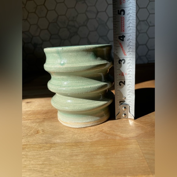 Handcrafted Ribbed Ceramic Mug - Picture 4 of 8